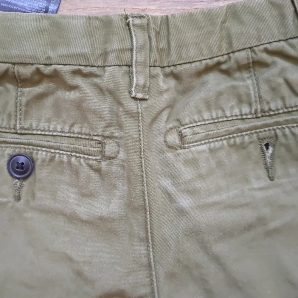 Size 3-4 H&M green adjustable waist cotton pocketed shorts
